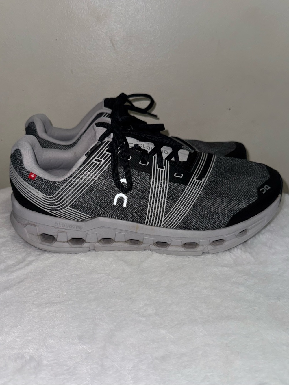 On Cloud 5 Men's Running Shoes - Black/Grey
- Size 10.5